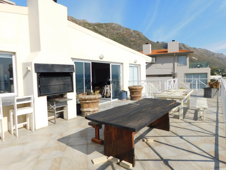 6 Bedroom Property for Sale in Mountainside Western Cape